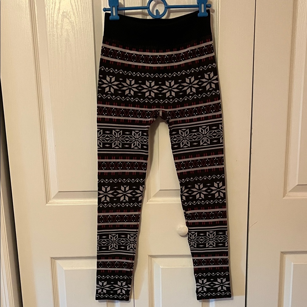 No Boundaries Kids Gray, Red and White Christmas Patterned Leggings
